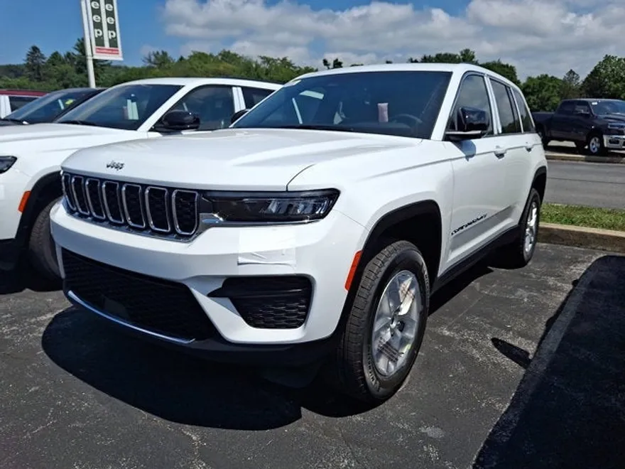 2025 Jeep Grand Cherokee Laredo X photo 1