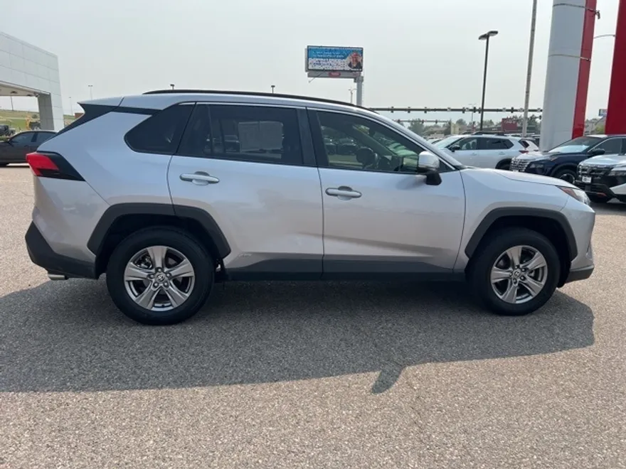 2023 Toyota RAV4 Hybrid XLE photo 1