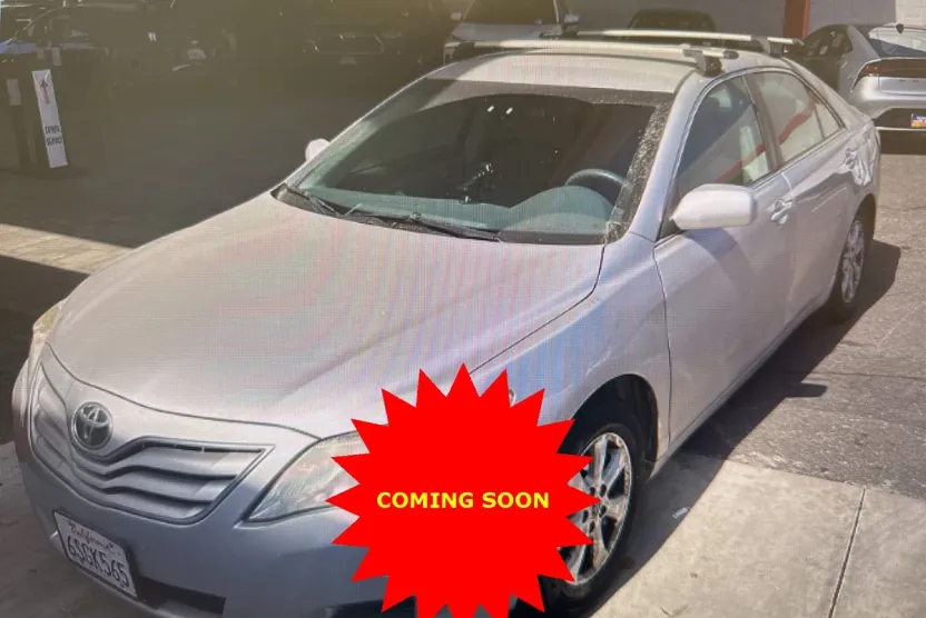 2011 Toyota Camry LE photo 1