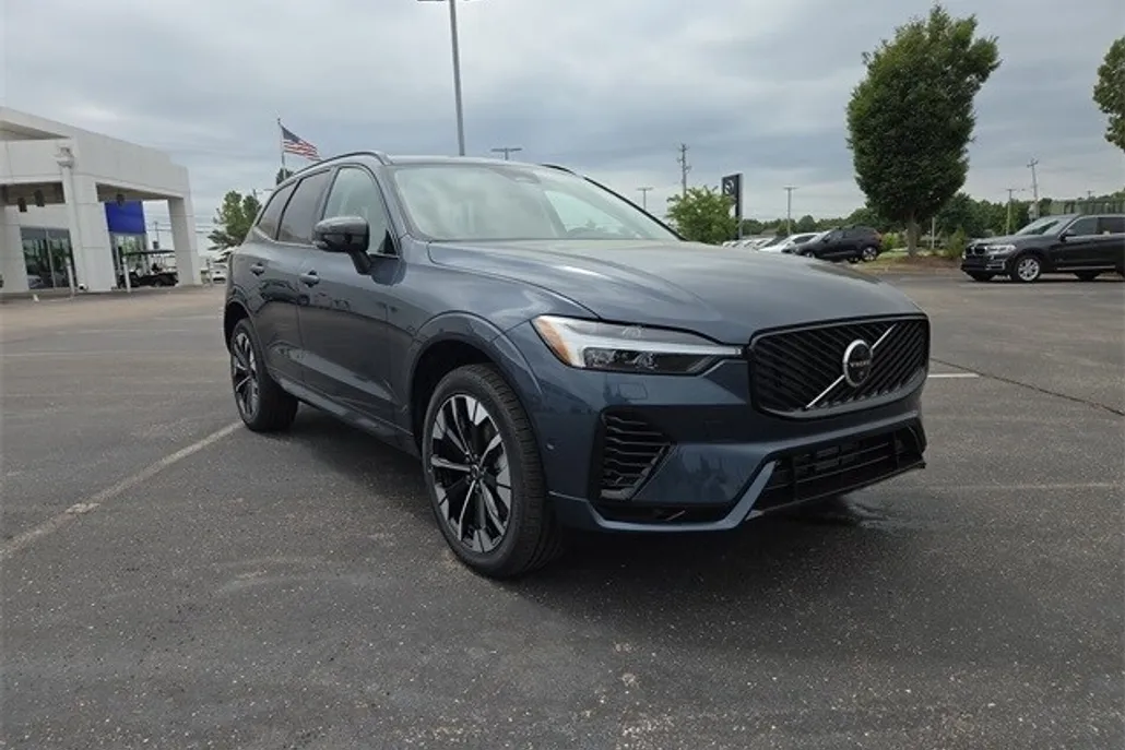 2026 Volvo XC60 T8 photo 1