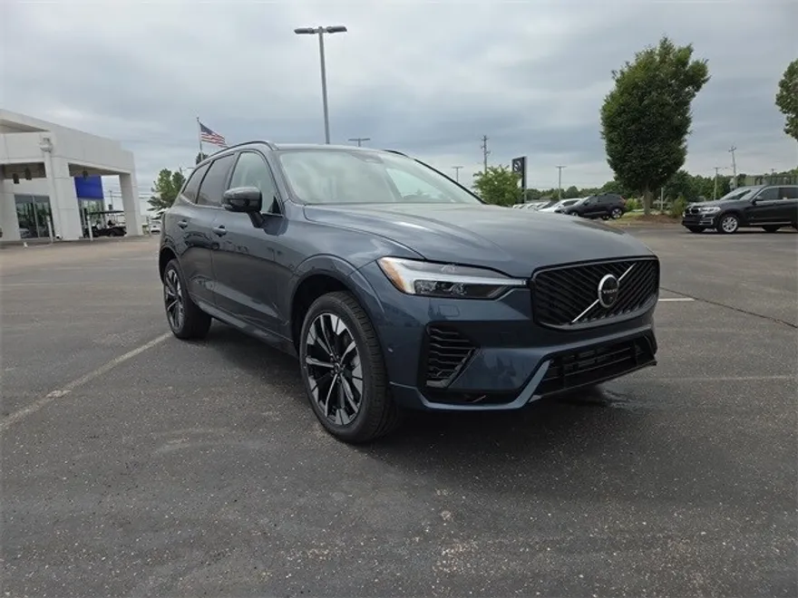 2026 Volvo XC60 T8 photo 1