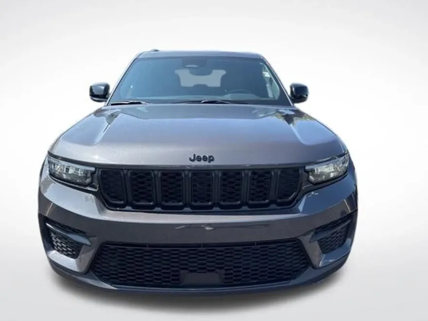 2023 Jeep Grand Cherokee Laredo photo 1