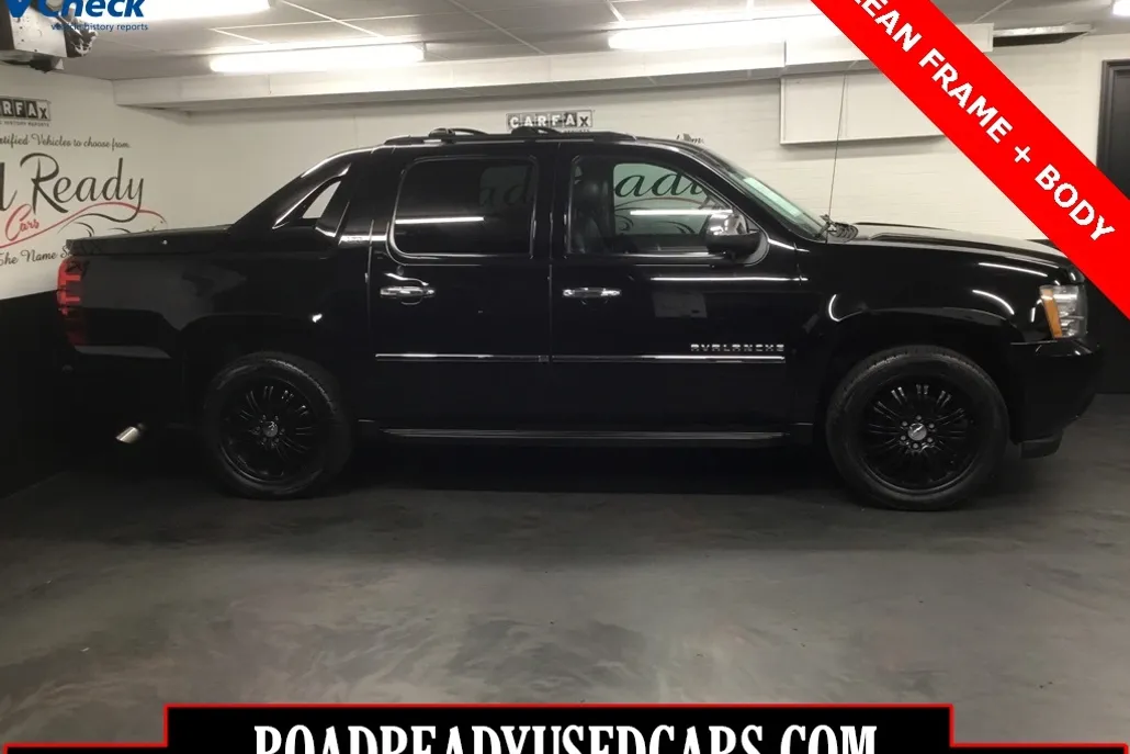 2011 Chevrolet Avalanche LTZ photo 1