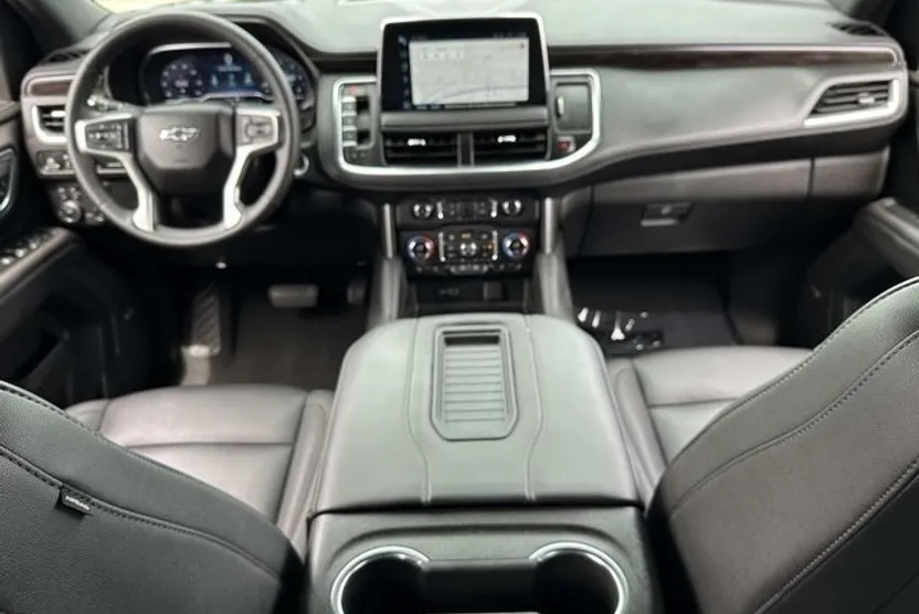 2024 Chevrolet Suburban Z71 photo 1