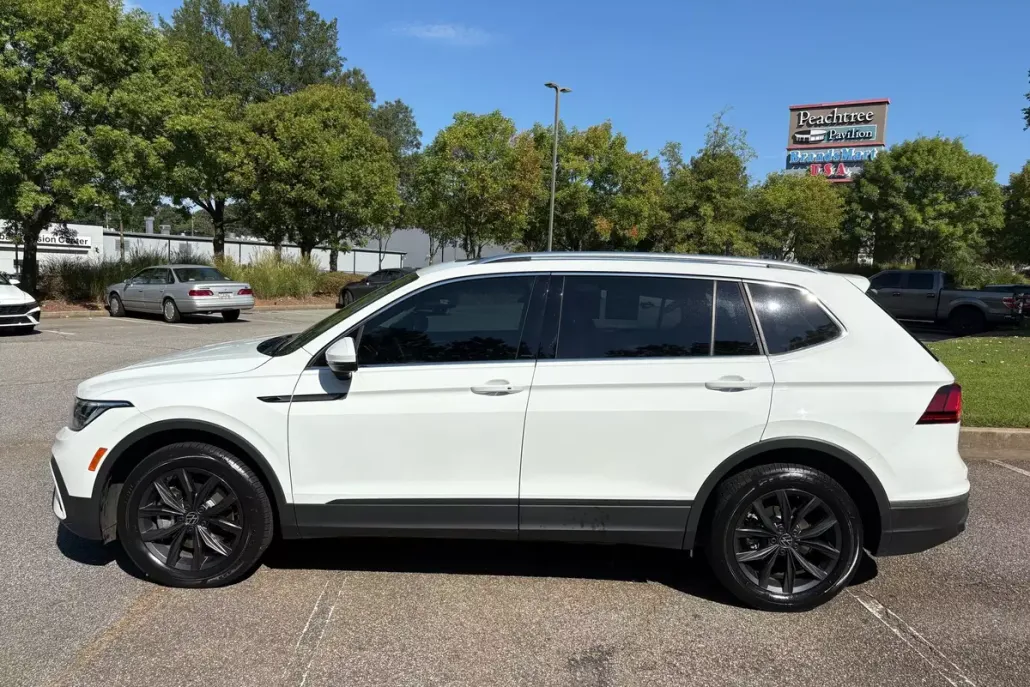 2022 Volkswagen Tiguan SE photo 1
