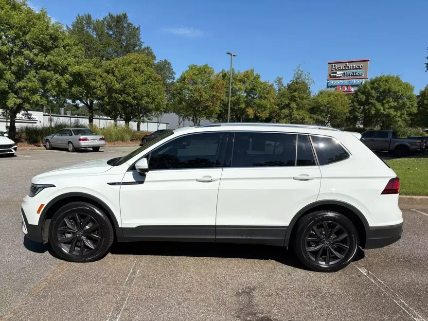 2022 Volkswagen Tiguan SE photo 1