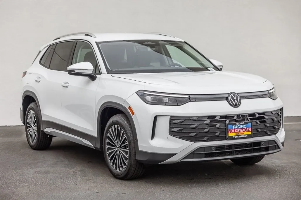 2025 Volkswagen Tiguan S photo 1