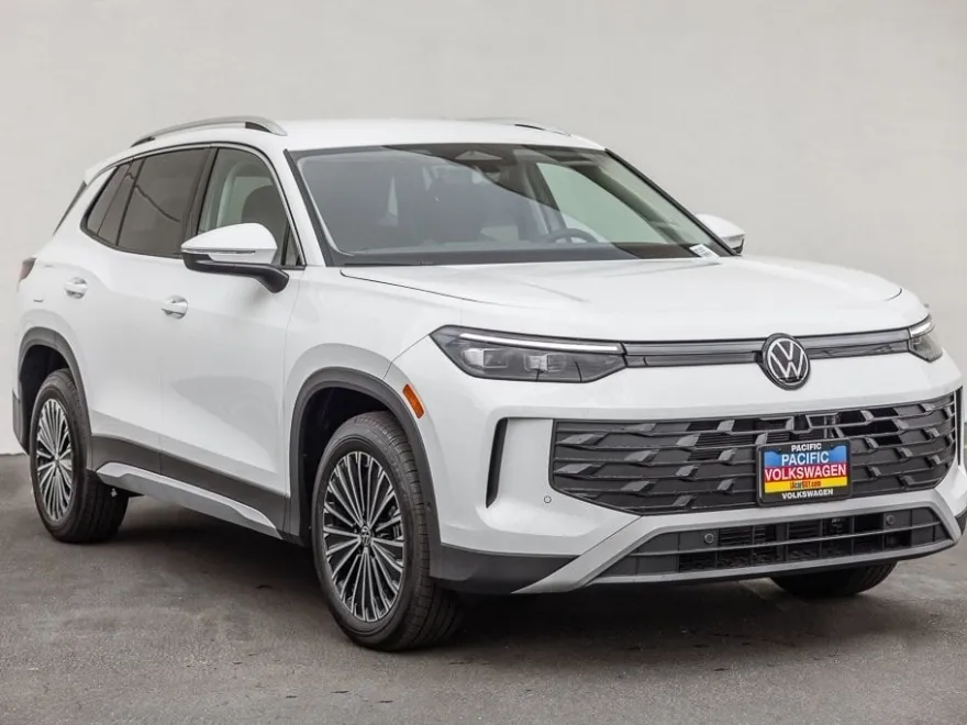 2025 Volkswagen Tiguan S photo 1