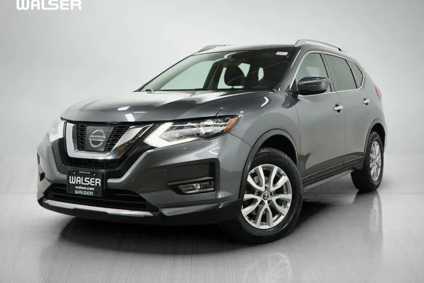 2017 Nissan Rogue SV photo 1