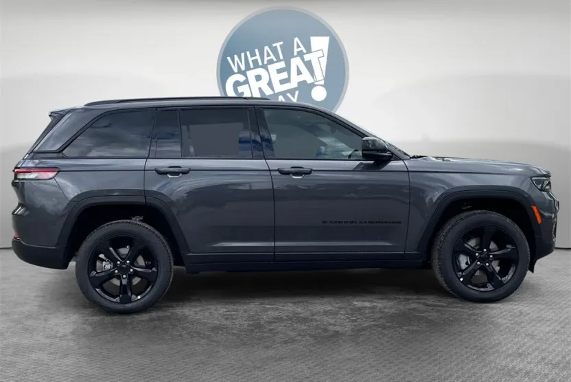 2025 Jeep Grand Cherokee Limited photo 1