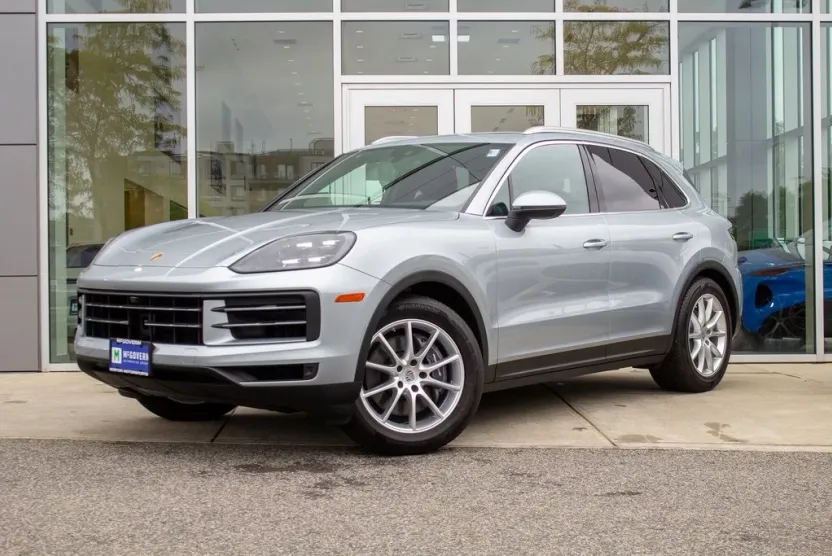 2024 Porsche Cayenne Base photo 1