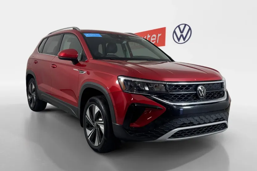 2024 Volkswagen Taos SE photo 1