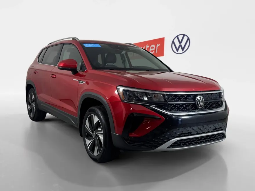 2024 Volkswagen Taos SE photo 1