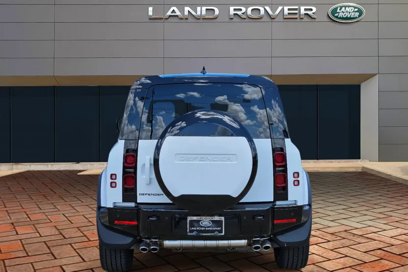 2025 Land Rover Defender 110 X-Dynamic SE photo 1