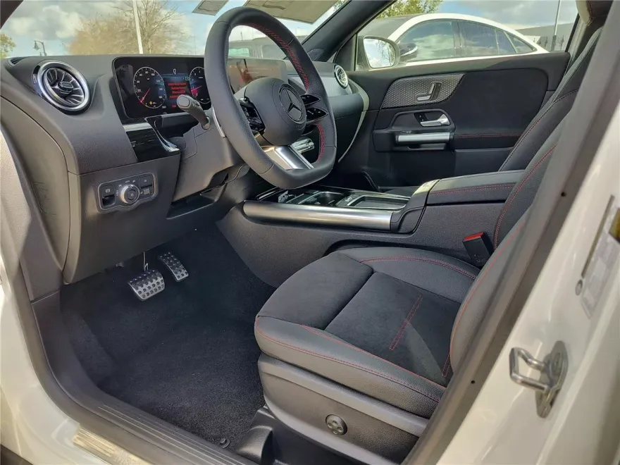 2025 Mercedes Benz GLA 250 photo 1