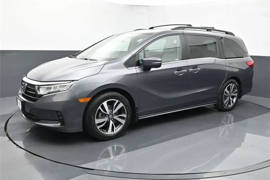 2021 Honda Odyssey Touring photo 1