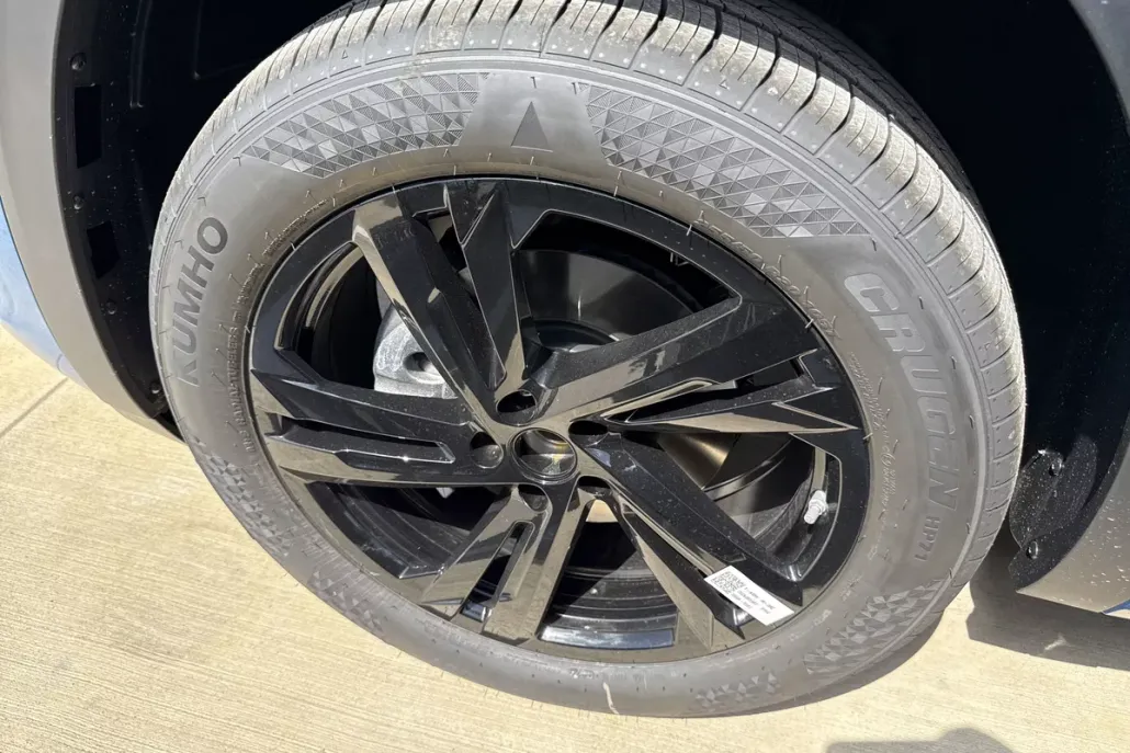 2025 Volkswagen Atlas Cross Sport SEL R-Line photo 1