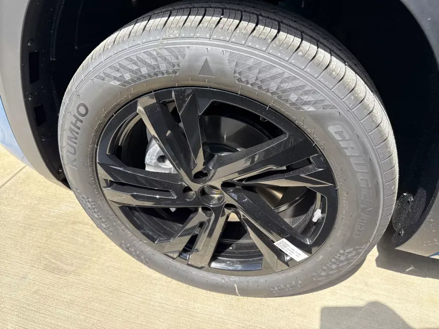 2025 Volkswagen Atlas Cross Sport SEL R-Line photo 1