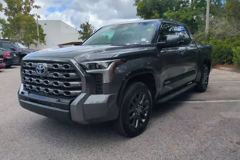 2023 Toyota Tundra Platinum photo 1
