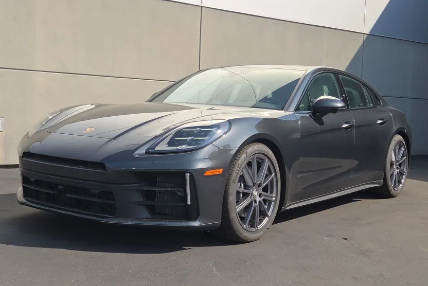 2025 Porsche Panamera 4 photo 1