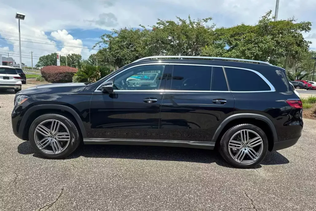 2025 Mercedes Benz GLS 450 4MATIC photo 1