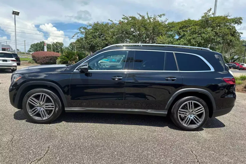 2025 Mercedes Benz GLS 450 4MATIC photo 1