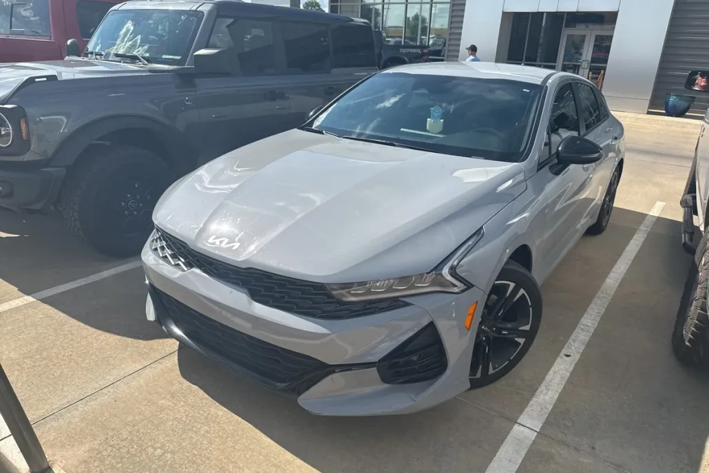 2024 Kia K5 GT-Line photo 1