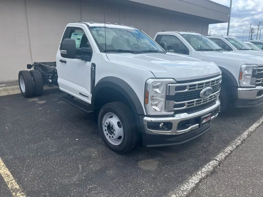 2025 Ford F-550 photo 1