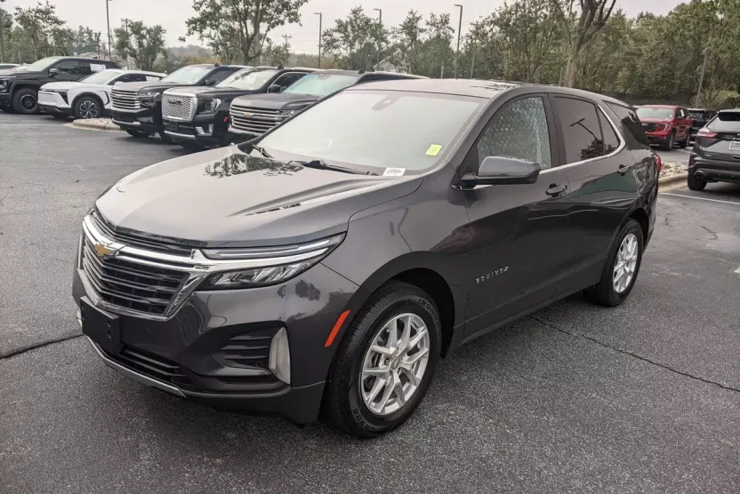 2022 Chevrolet Equinox LT photo 1