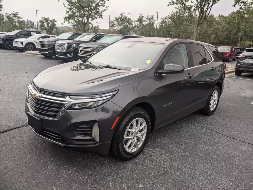 2022 Chevrolet Equinox LT photo 1