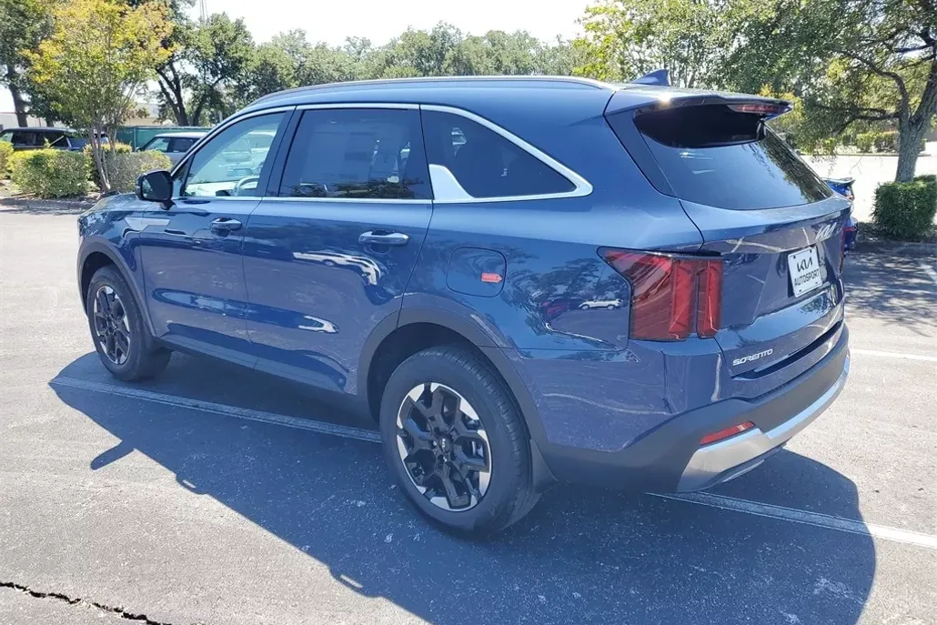2026 Kia Sorento S photo 1