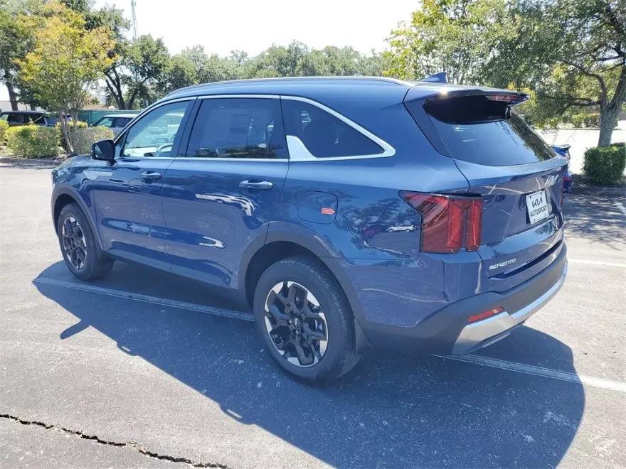 2026 Kia Sorento S photo 1