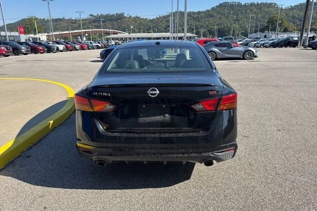 2024 Nissan Altima 2.5 SR photo 1