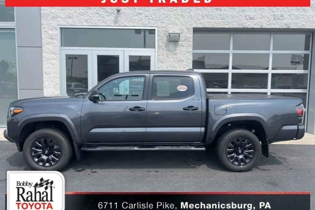 2022 Toyota Tacoma Limited V6 photo 1