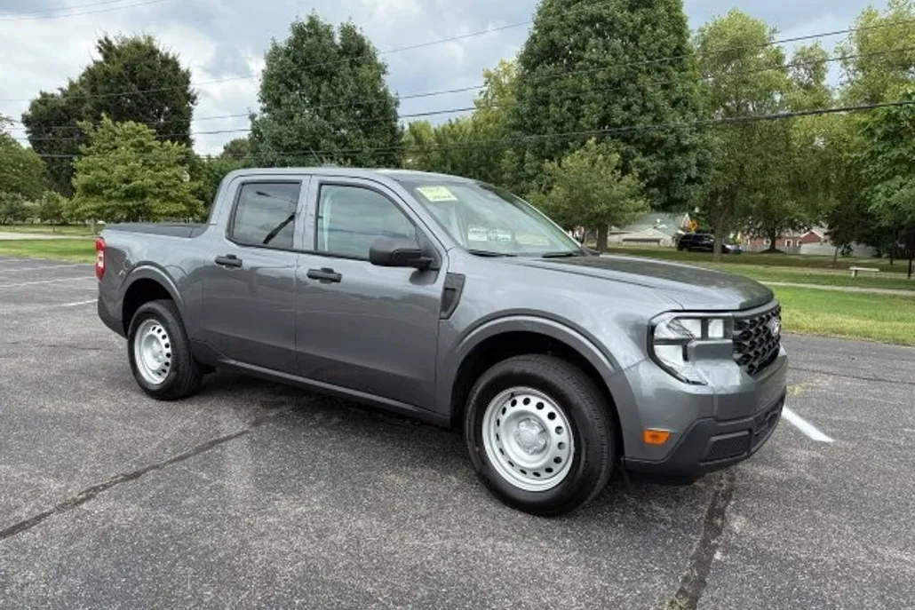 2025 Ford Maverick XL photo 1