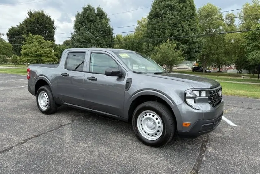 2025 Ford Maverick XL photo 1