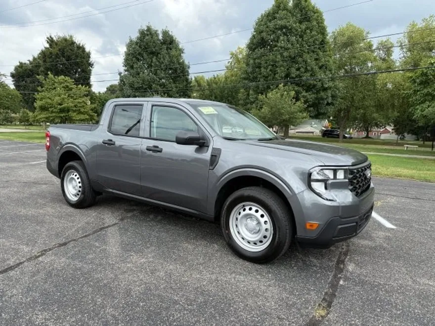 2025 Ford Maverick XL photo 1
