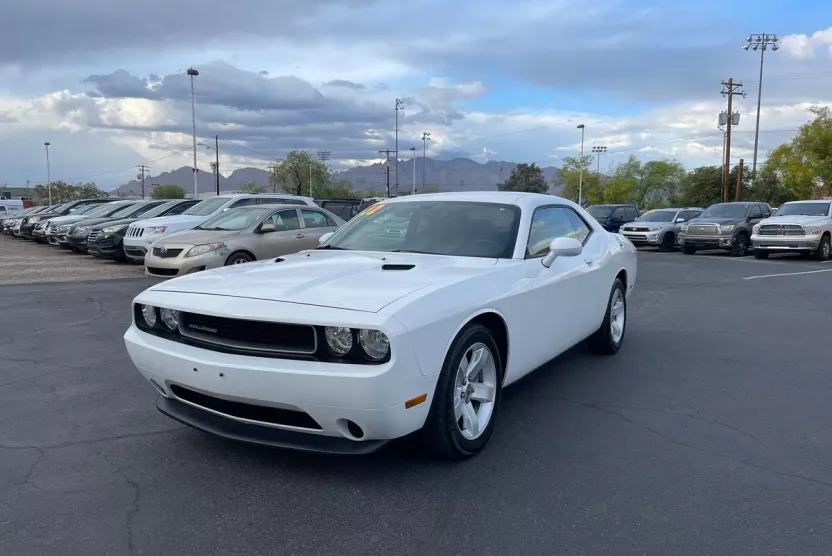 2012 Dodge Challenger SXT photo 1