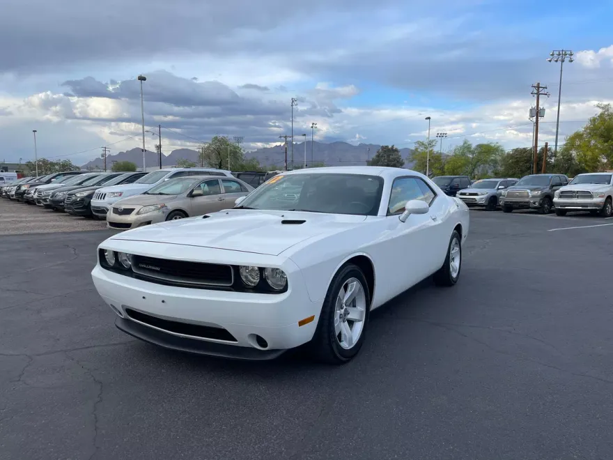 2012 Dodge Challenger SXT photo 1