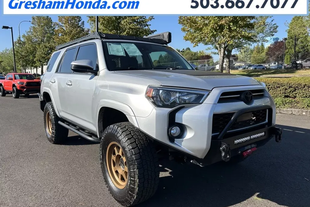 2020 Toyota 4Runner SR5 photo 1