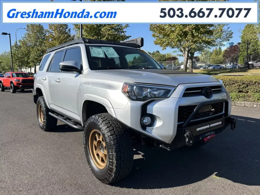 2020 Toyota 4Runner SR5 photo 1