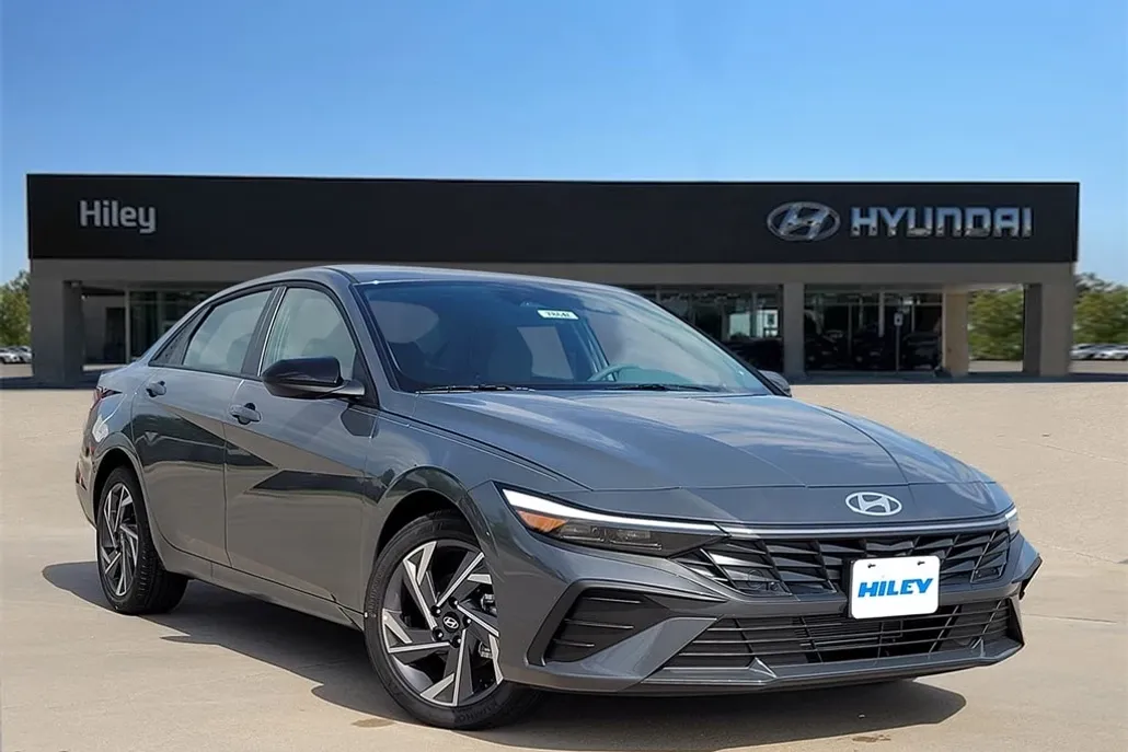 2025 Hyundai Elantra SEL Sport photo 1