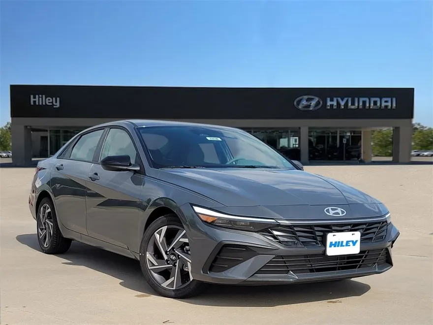 2025 Hyundai Elantra SEL Sport photo 1