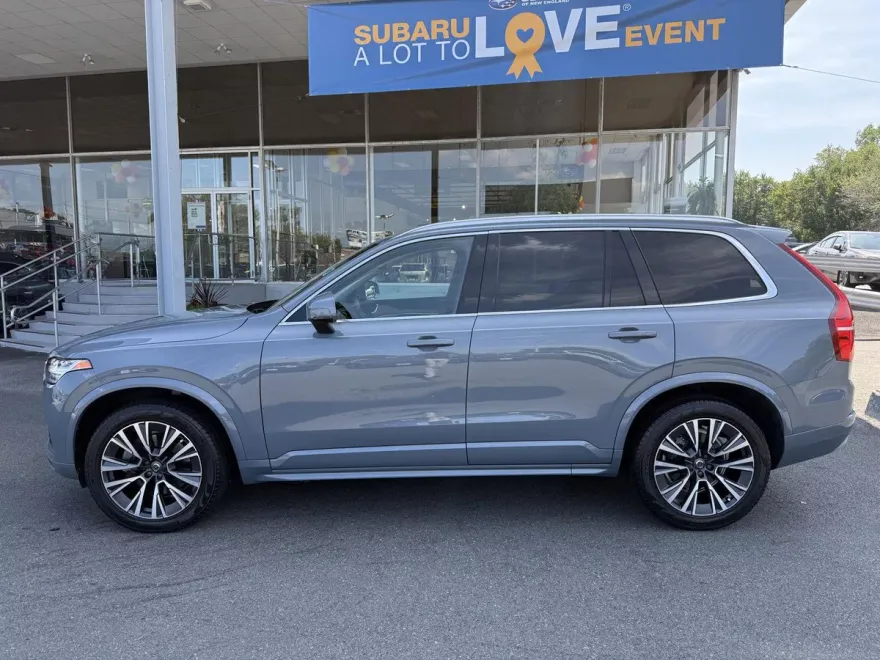 2022 Volvo XC90 T6 AWD Momentum photo 1