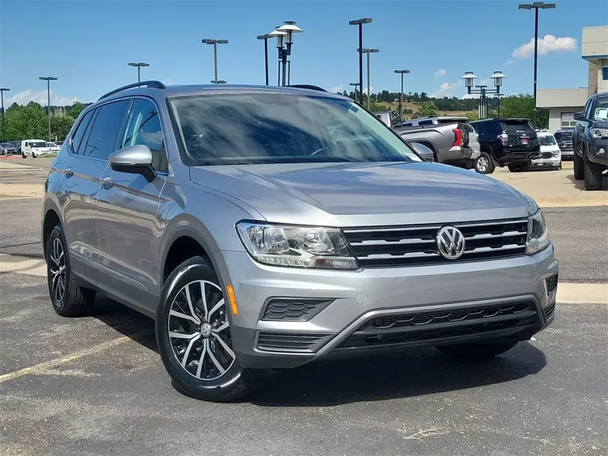 2021 Volkswagen Tiguan SE photo 1