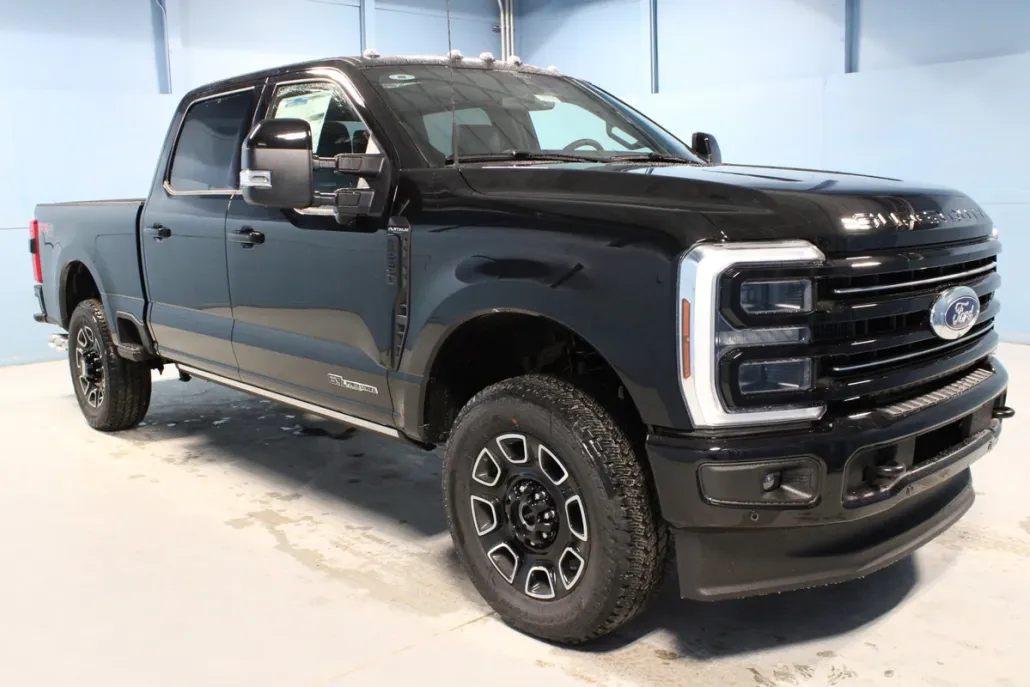 2025 Ford F-250 Platinum photo 1