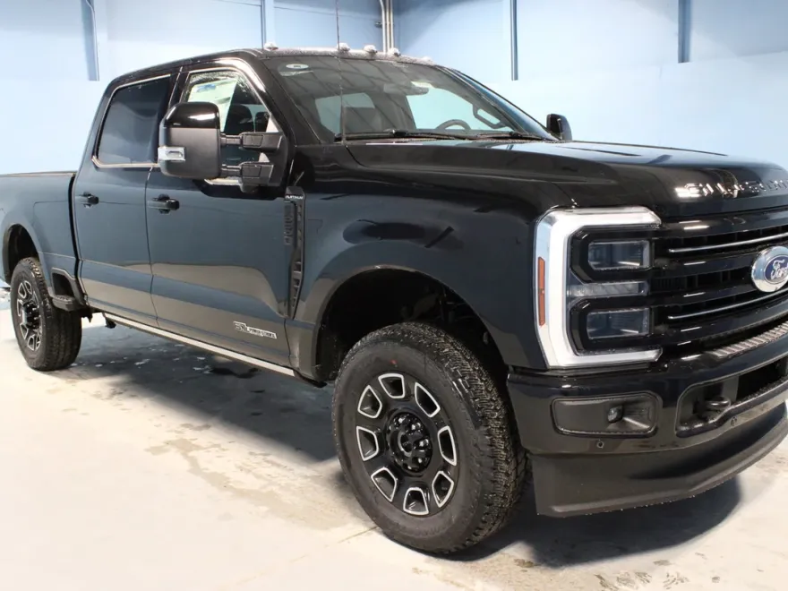 2025 Ford F-250 Platinum photo 1