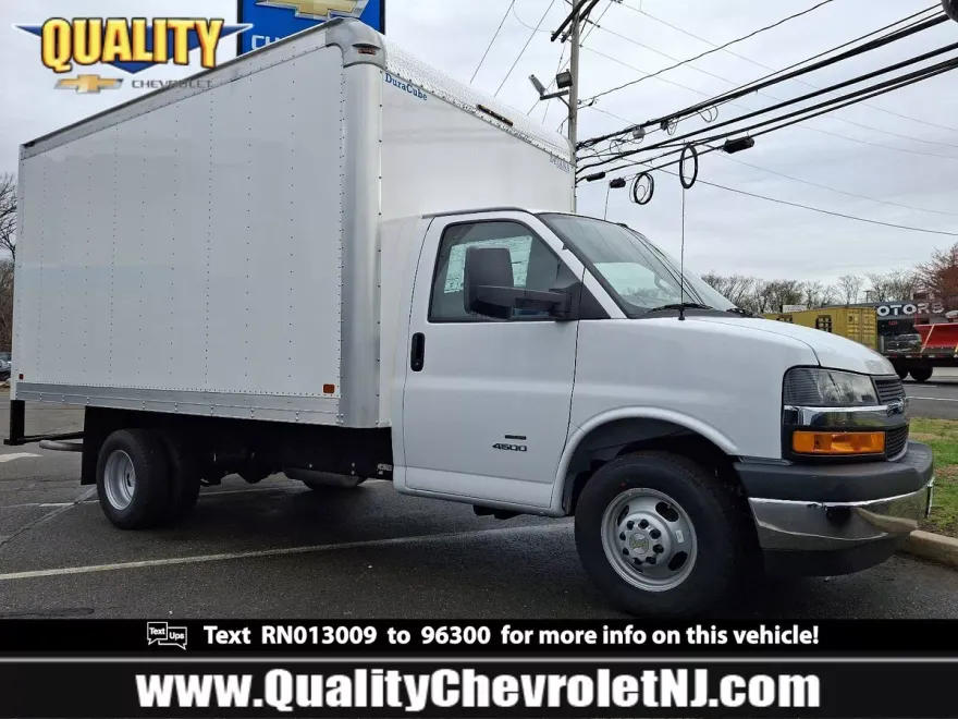 2024 Chevrolet Express Cutaway Van photo 1