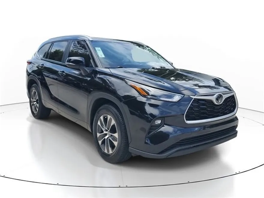2023 Toyota Highlander L photo 1