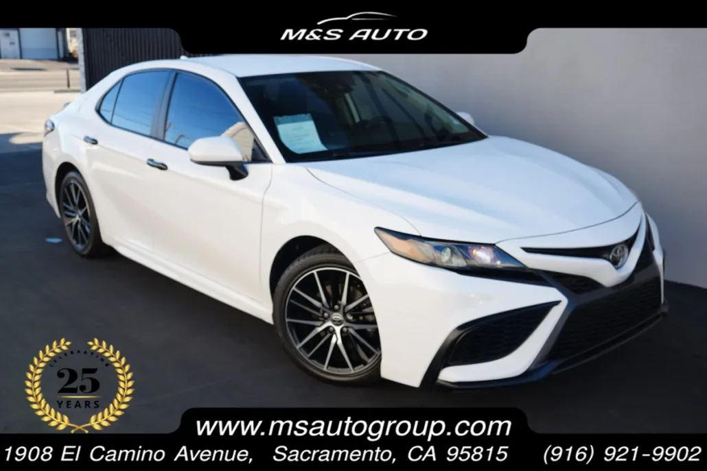 2021 Toyota Camry SE photo 1